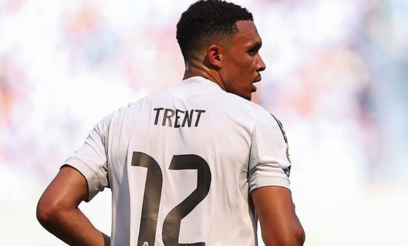 Trent Alexander-Arnold đóng vai trò nhạc trưởng nơi hàng thủ