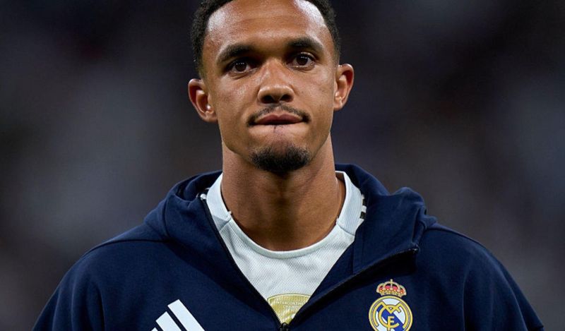 Alexander-Arnold hỗ trợ tấn công và phòng ngự hiệu quả