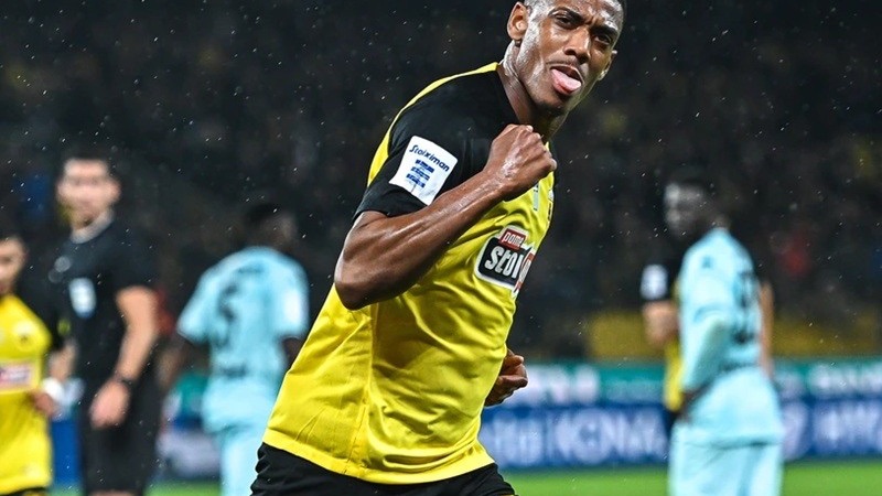 Giờ đây, dù anh có tỏa sáng nhưng cũng thực sự không phải là cái tên được người hâm mộ quan tâm tới Cầu thủ Anthony Martial - Tên tuổi bị chôn vùi tại MU